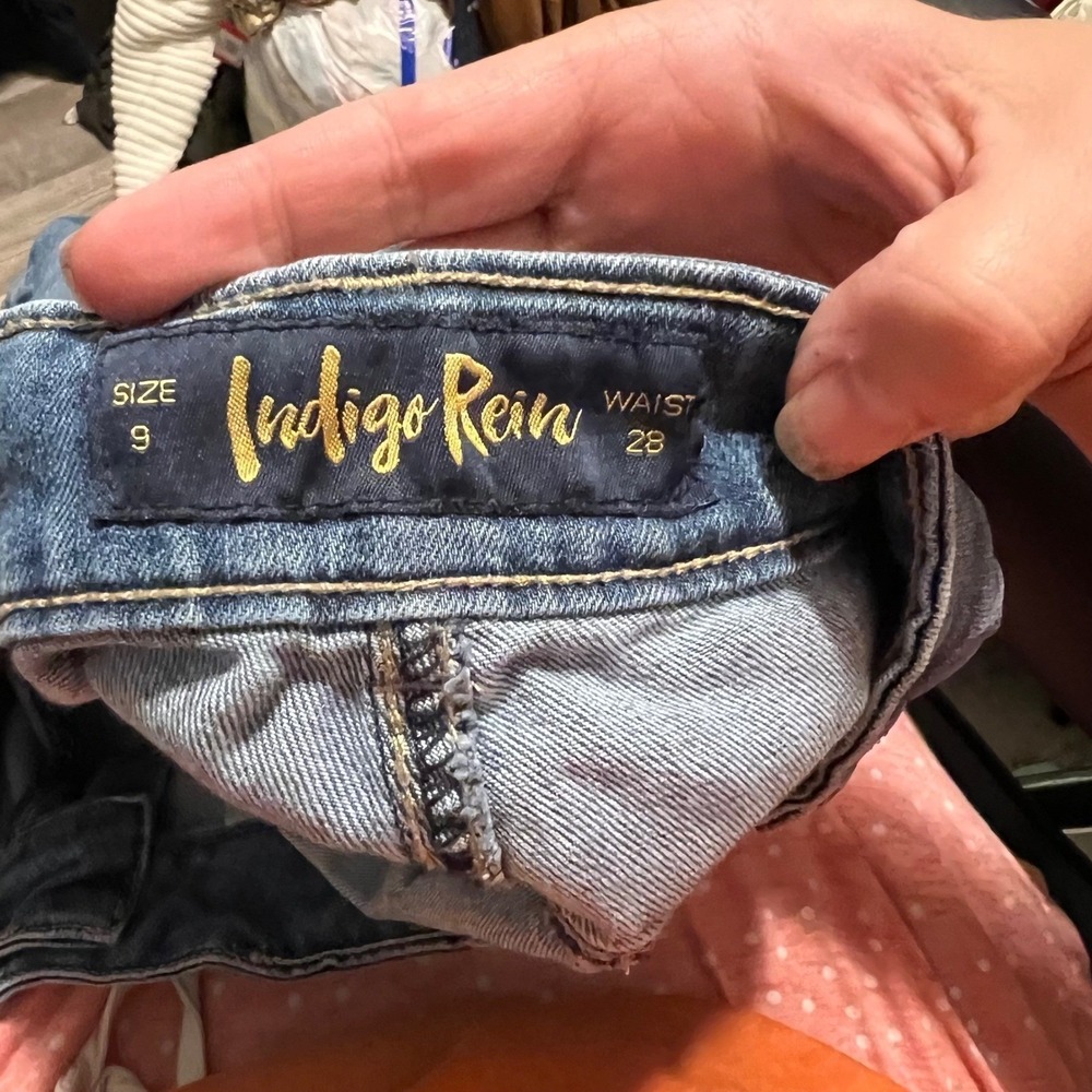 Indigo Rein Women Denim Shorts Distressed Frayed Blue Size 9 28W - Picture 3 of 4